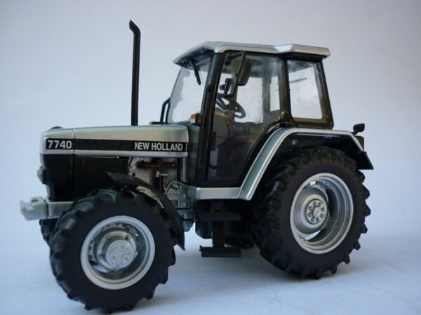 New Holland 7740 SL silver