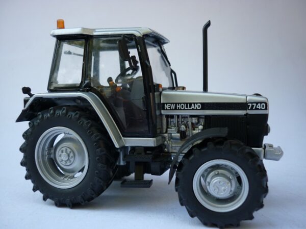 New Holland 7740 SL silver - Image 4
