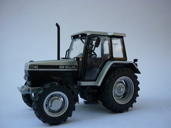 New Holland 7740 SLE silver