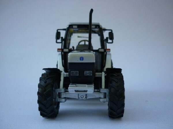 New Holland 7740 SLE silver - Image 3